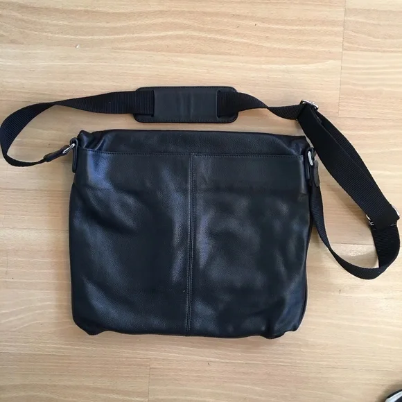Host Pick! COLE HANN “Whitefield” Black Leather Messenger Bag    A10454 - Picture 3 of 5